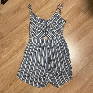Aeropostale Romper with tied back and adjustable straps!!